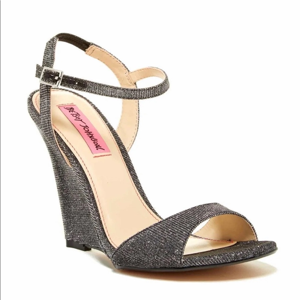 Betsey Johnson Duane wedge